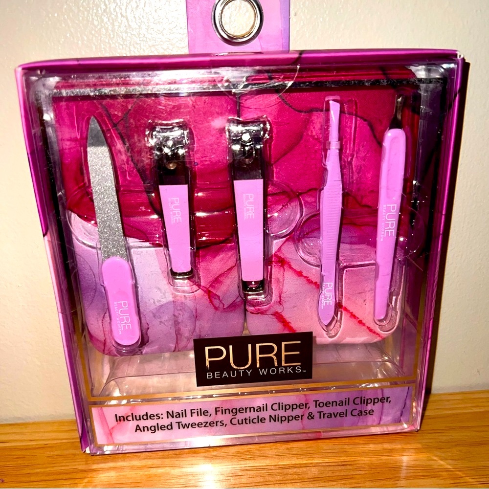 Pure Beauty Works
Travel Grooming Set
